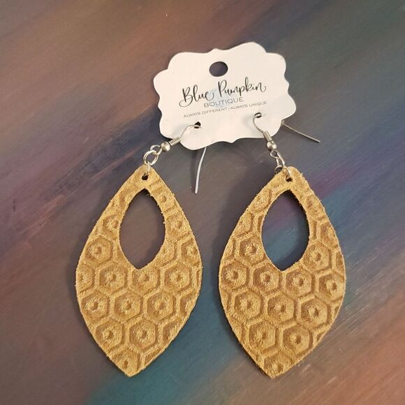 NWT Pretty Stamped Leather Teardrop Dangle Earrings - Picture 2 of 3